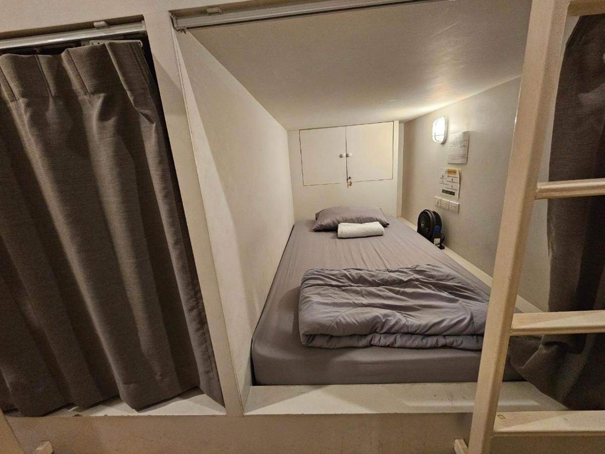 Ratana Boutique Hostel Bangkok Bagian luar foto