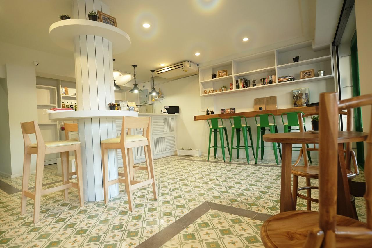 Ratana Boutique Hostel Bangkok Bagian luar foto