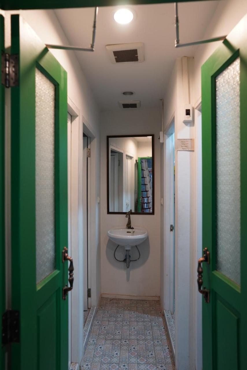 Ratana Boutique Hostel Bangkok Bagian luar foto