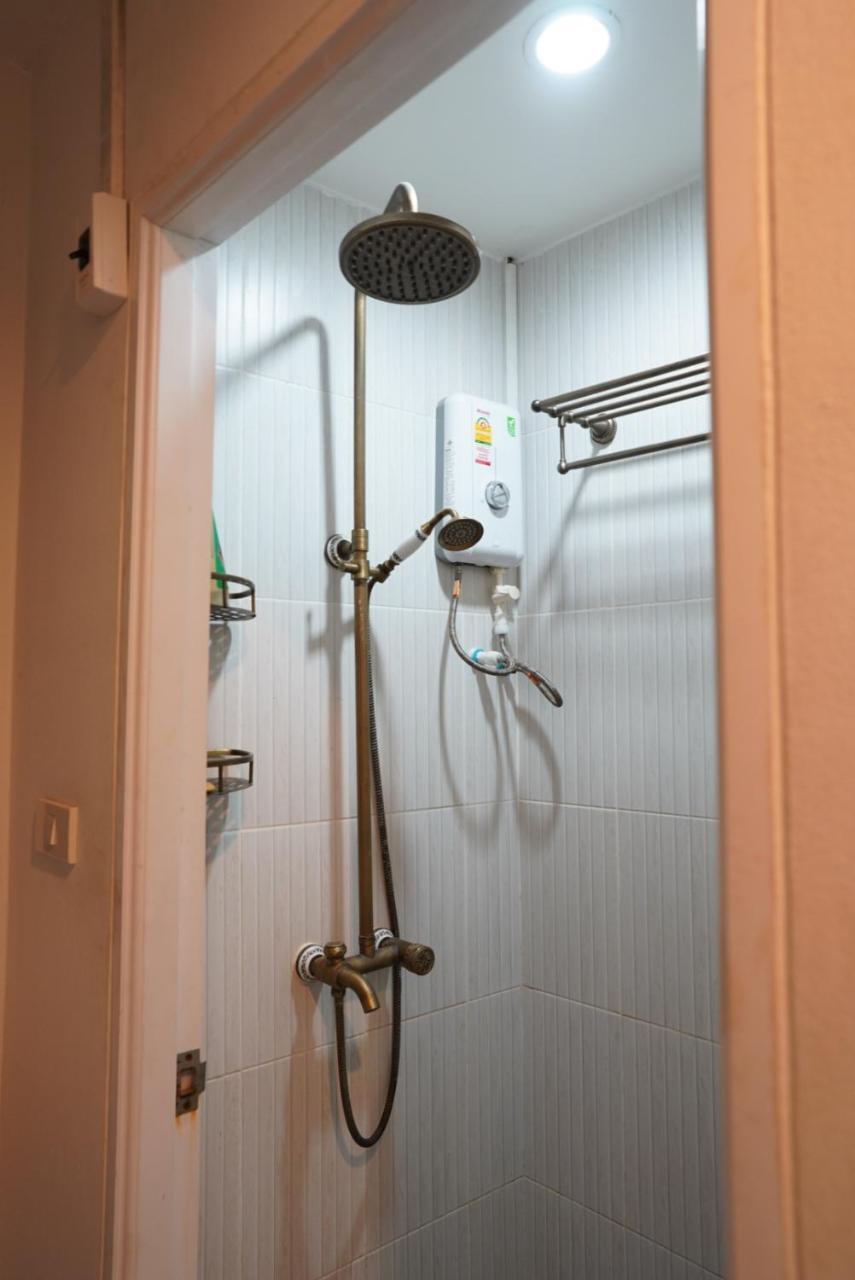 Ratana Boutique Hostel Bangkok Bagian luar foto