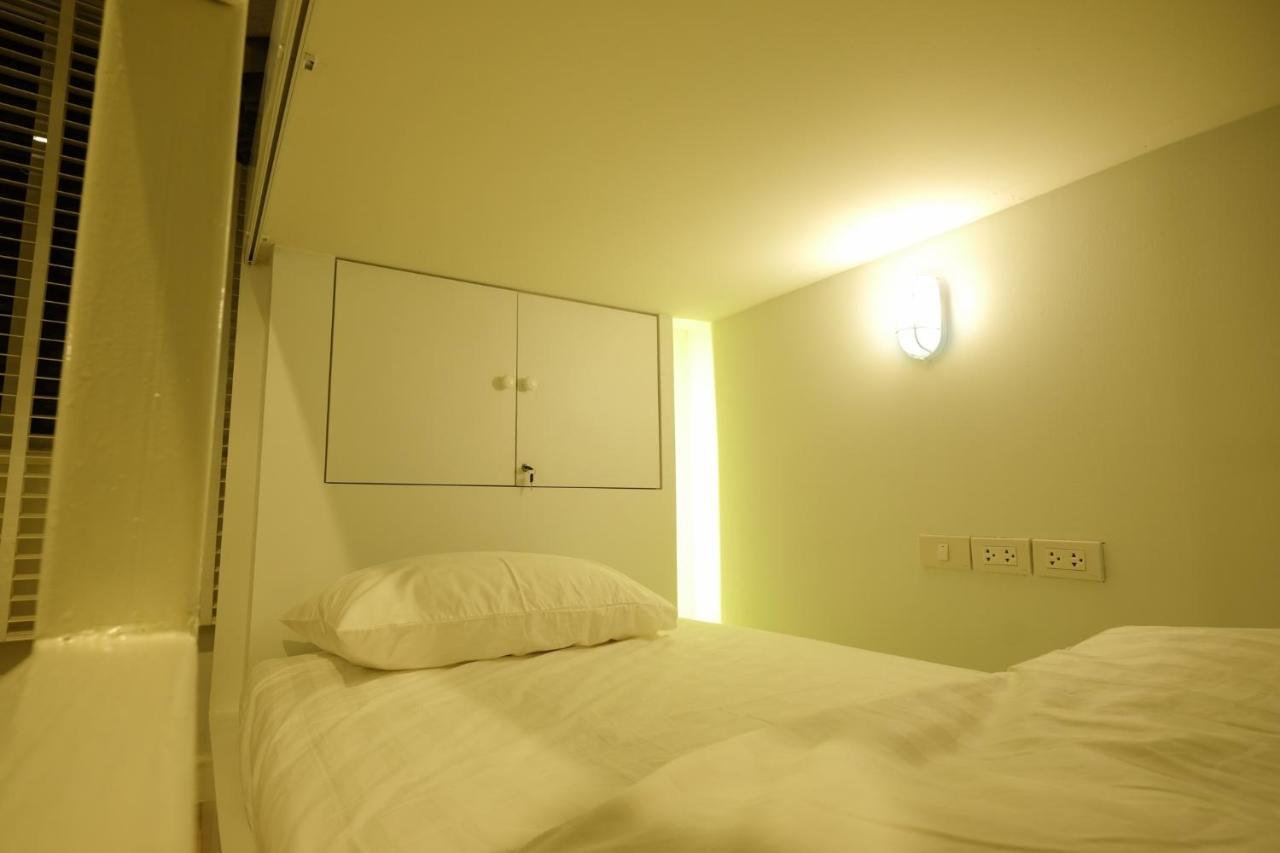 Ratana Boutique Hostel Bangkok Bagian luar foto