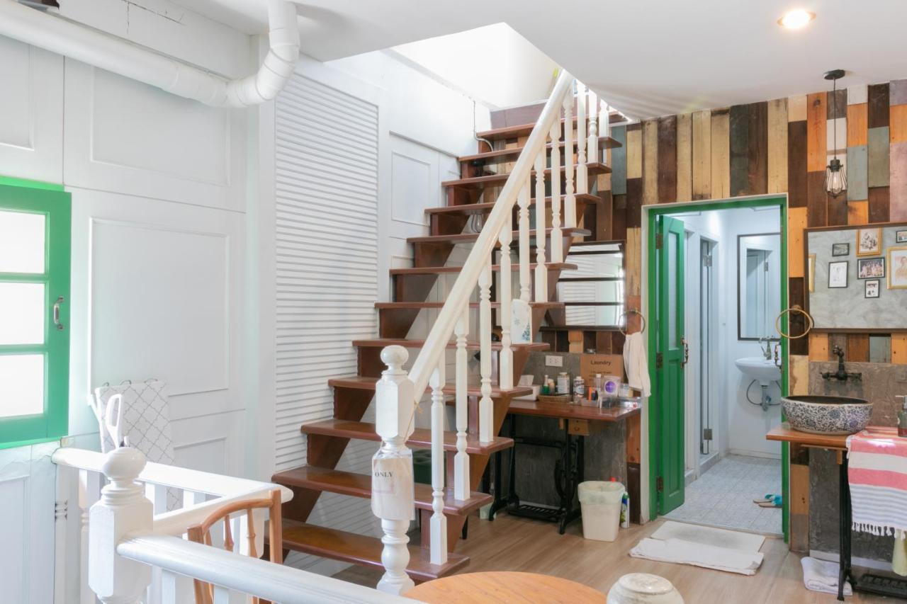 Ratana Boutique Hostel Bangkok Bagian luar foto