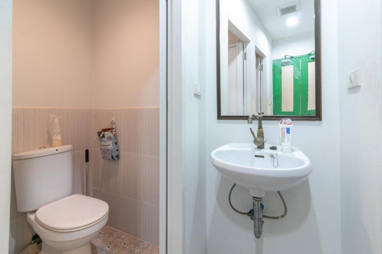 Ratana Boutique Hostel Bangkok Bagian luar foto